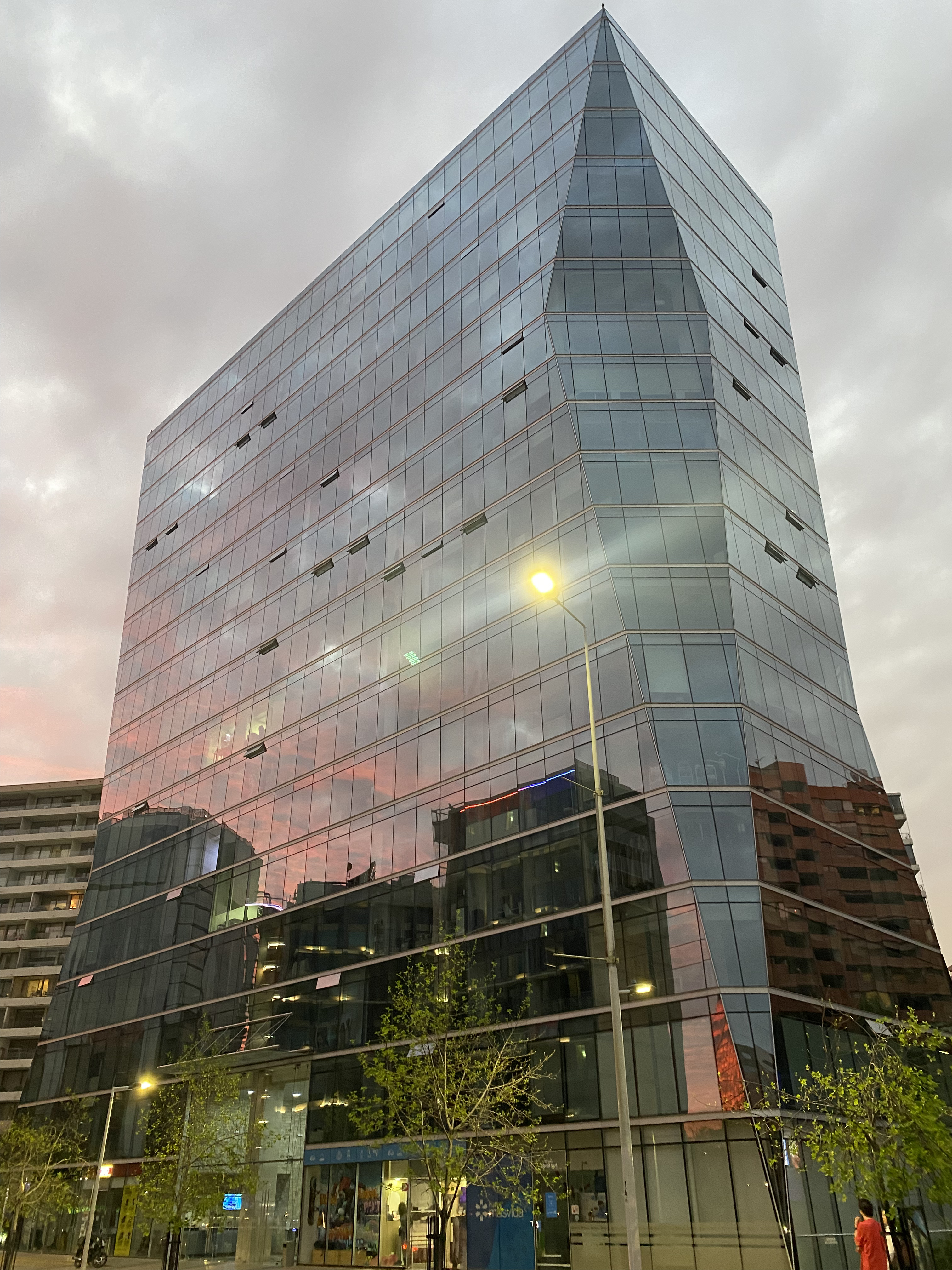 Edificio Quantum — Alonso de Córdova 5870, Las Condes, Santiago de Chile